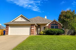 617 Pleasant Valley Dr, Burleson, TX 76028 - Photo 1