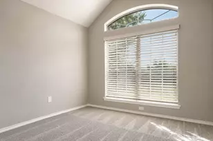 617 Pleasant Valley Dr, Burleson, TX 76028 - Photo 8