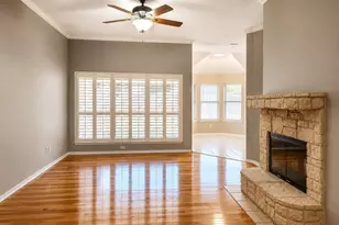 617 Pleasant Valley Dr, Burleson, TX 76028 - Photo 4