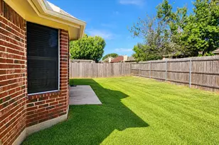 617 Pleasant Valley Dr, Burleson, TX 76028 - Photo 2