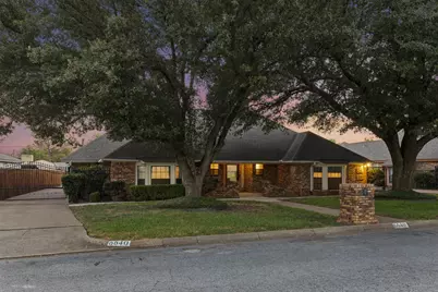 6640 Pleasant Ridge Drive, North Richland Hills, TX 76180 - Photo 2