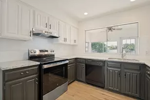 502 Brian Dr, Grand Prairie, TX 75052 - Photo 8