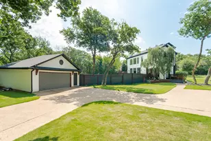 2856 Peninsula Dr, Grapevine, TX 76051 - Photo 2