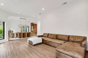 2856 Peninsula Dr, Grapevine, TX 76051 - Photo 6