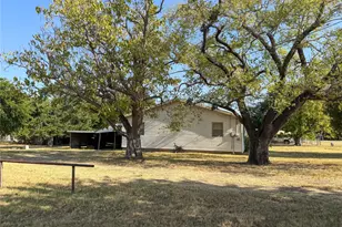 504 S Hall St, Montague, TX 76251 - Photo 8