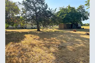 504 S Hall Street, Montague, TX 76251 - Photo 2