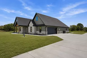 1047 Pioneer Xing, Weatherford, TX 76088 - Photo 2