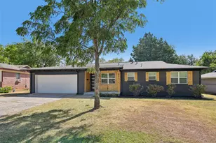401 Vine St, Euless, TX 76040 - Photo 2