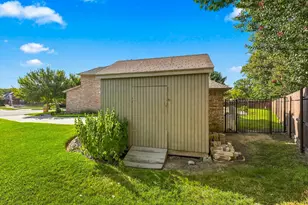 8809 Hedge Row Ct, North Richland Hills, TX 76182 - Photo 38