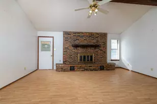 211 Oak Ct, Springtown, TX 76082 - Photo 12
