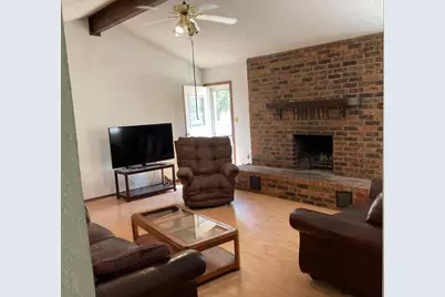 211 Oak Court, Springtown, TX 76082 - Photo 2