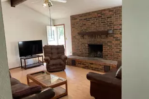 211 Oak Ct, Springtown, TX 76082 - Photo 2