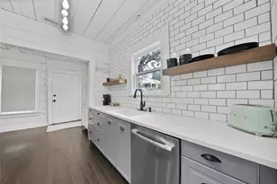 124 E 6th St, Dallas, TX 75203 - Photo 18