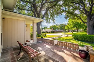 2304 Glen Forest Ln, Plano, TX 75023 - Photo 4