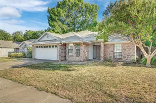 916 Pierce Arrow Dr, Arlington, TX 76001 - Photo 2