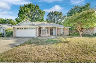 916 Pierce Arrow Dr, Arlington, TX 76001 - Photo 1