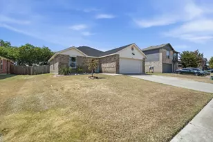 300 Deer Run Dr, Sanger, TX 76266 - Photo 2