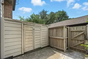 9910 Royal Ln, Dallas, TX 75231 - Photo 24