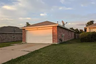 2005 Wildwood Dr, Forney, TX 75126 - Photo 2