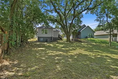 215 W Walker Street, Denison, TX 75020 - Photo 20