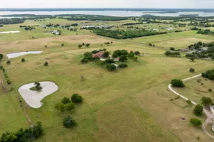 701 W Walcott St, Pilot Point, TX 76258 - Photo 4