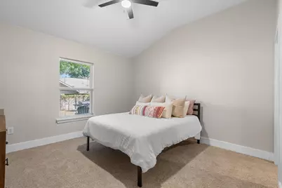 805 NW 14th Street, Grand Prairie, TX 75050 - Photo 32
