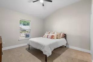 805 NW 14th St, Grand Prairie, TX 75050 - Photo 32