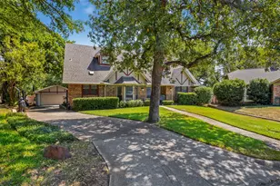 4219 Pleasant Oaks Ct, Arlington, TX 76016 - Photo 2