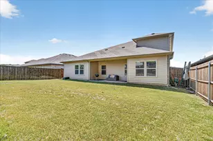 1425 Bennett Dr, Burleson, TX 76028 - Photo 4