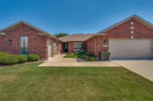 8901 Crestview Dr, Denton, TX 76207 - Photo 2