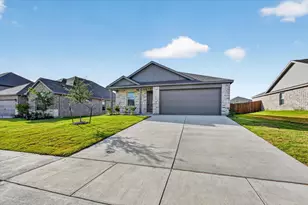 624 W Criner St, Grandview, TX 76050 - Photo 1