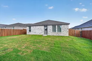 624 W Criner St, Grandview, TX 76050 - Photo 22