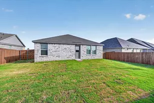 624 W Criner St, Grandview, TX 76050 - Photo 24