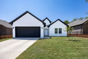 1236 E Fogg St, Fort Worth, TX 76115 - Photo 2