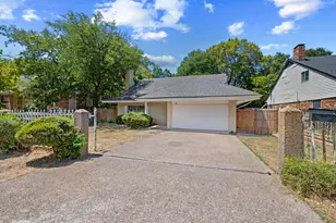 215 Johnson Dr, Duncanville, TX 75116 - Photo 2