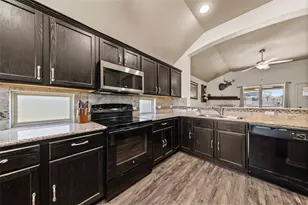10816 Kestrel Ct, Waco, TX 76708 - Photo 2