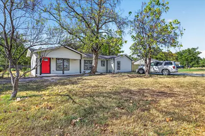 613 W Main Street, Crowley, TX 76036 - Photo 2