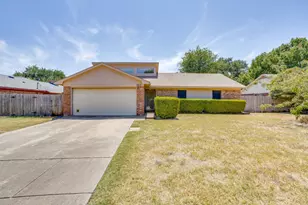 1417 Hall Dr, Crowley, TX 76036 - Photo 2