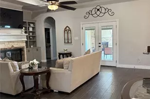 1013 Sky Ct, Weatherford, TX 76085 - Photo 12