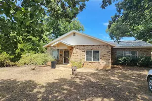 412 Connellee Ave, Eastland, TX 76448 - Photo 2