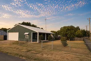 702 Main St, Windom, TX 75492 - Photo 4