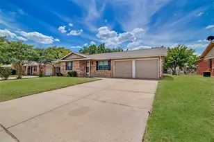 509 NW Renfro St, Burleson, TX 76028 - Photo 2