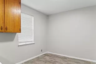509 NW Renfro St, Burleson, TX 76028 - Photo 8