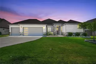 247 Half Moon Dr, Waxahachie, TX 75165 - Photo 2