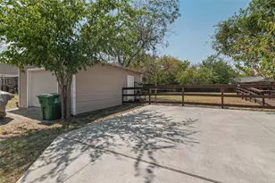 700 Elm St, Sanger, TX 76266 - Photo 26