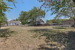 700 Elm St, Sanger, TX 76266 - Photo 24