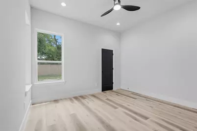 3914 Harlingen Street, Dallas, TX 75212 - Photo 22