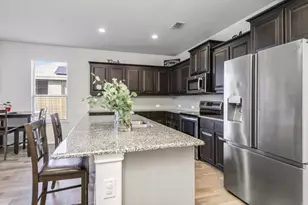 1831 Creekwood Dr, Cleburne, TX 76033 - Photo 4