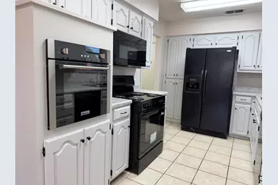 1401 Preston Trail Court, Graham, TX 76450 - Photo 6