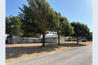 412 10th Street, Nocona, TX 76255 - Photo 2